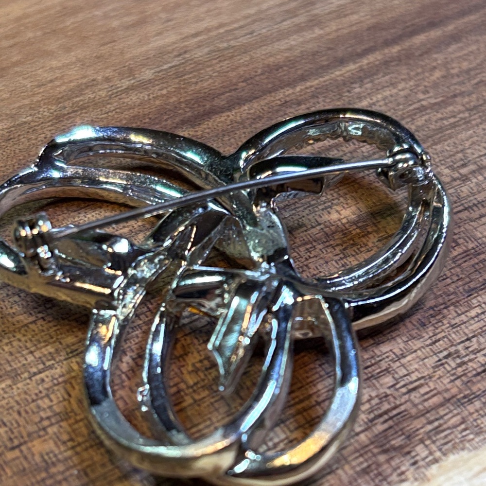 Silver tone brooch with clear stones - Picture 2 of 4